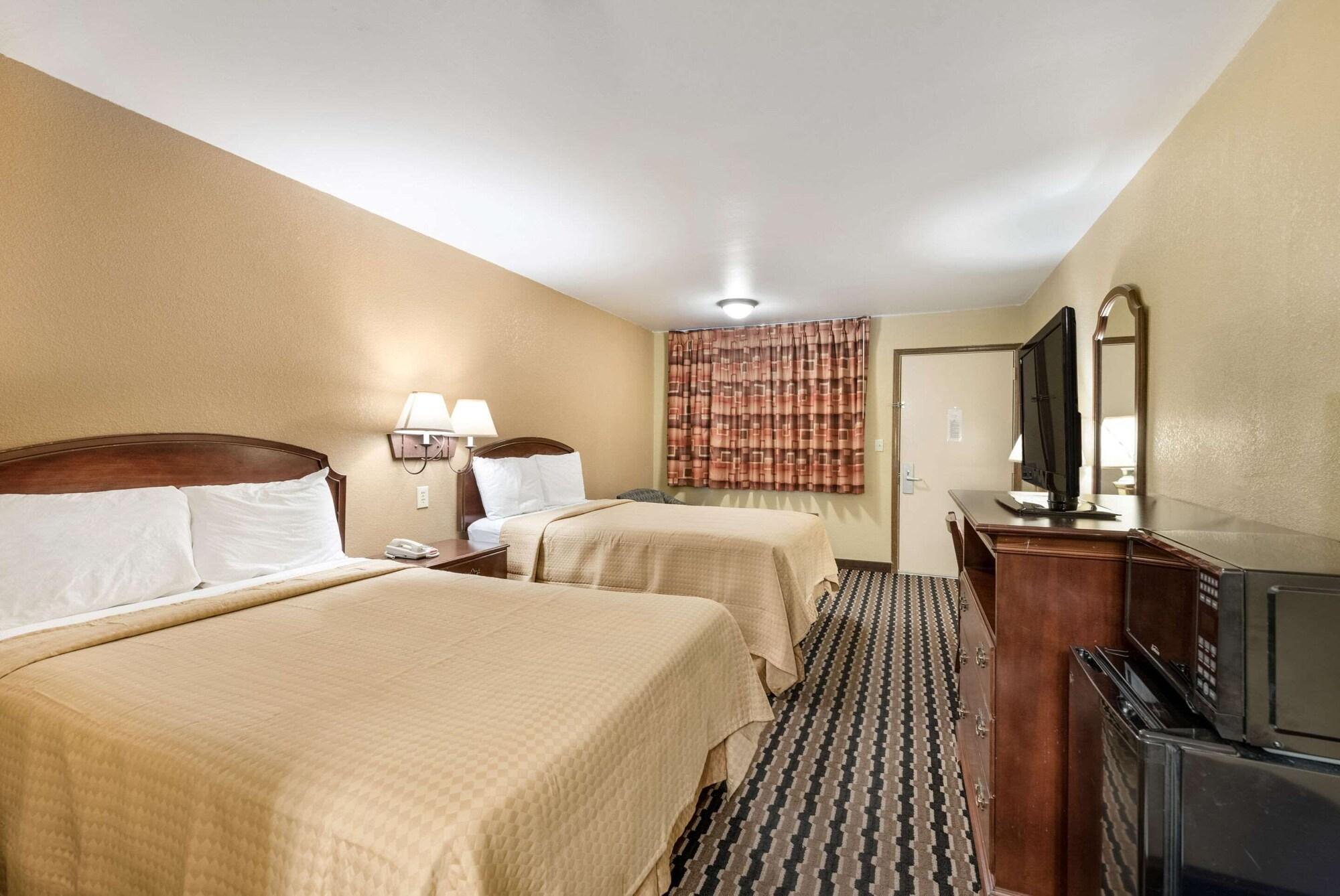 Rodeway Inn Columbus Exterior photo